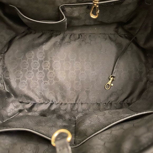 Authentic Michael Kors Jet Set Tote. - Picture 4 of 8